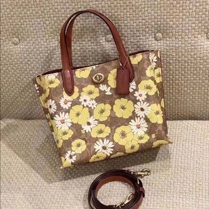 Coach Willow Signature Logo Canvas Floral Print Tote Bag
